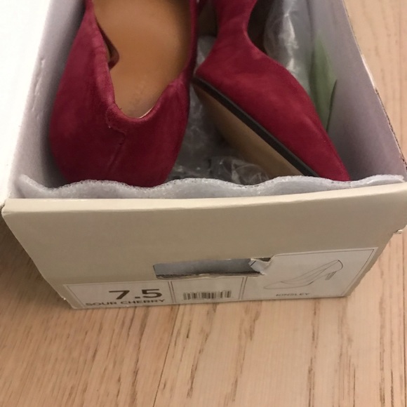Kinsley heel from banana republic in sour cherry. - Picture 4 of 6